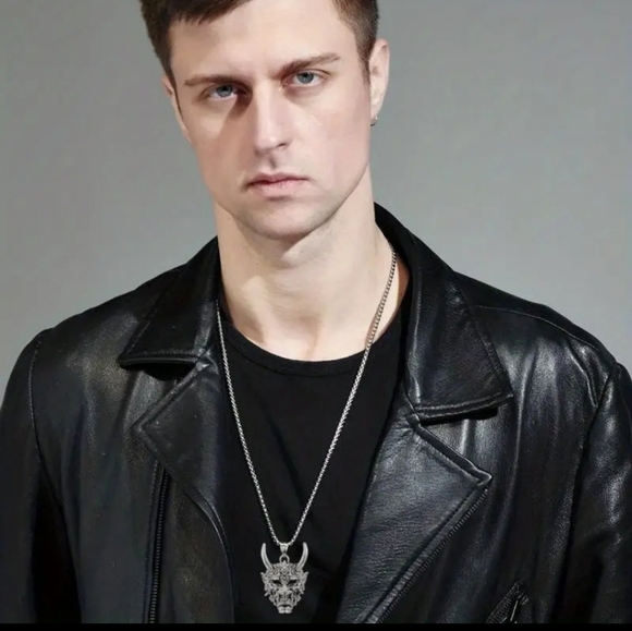 Samurai Mask Pendant - Picture 5 of 8